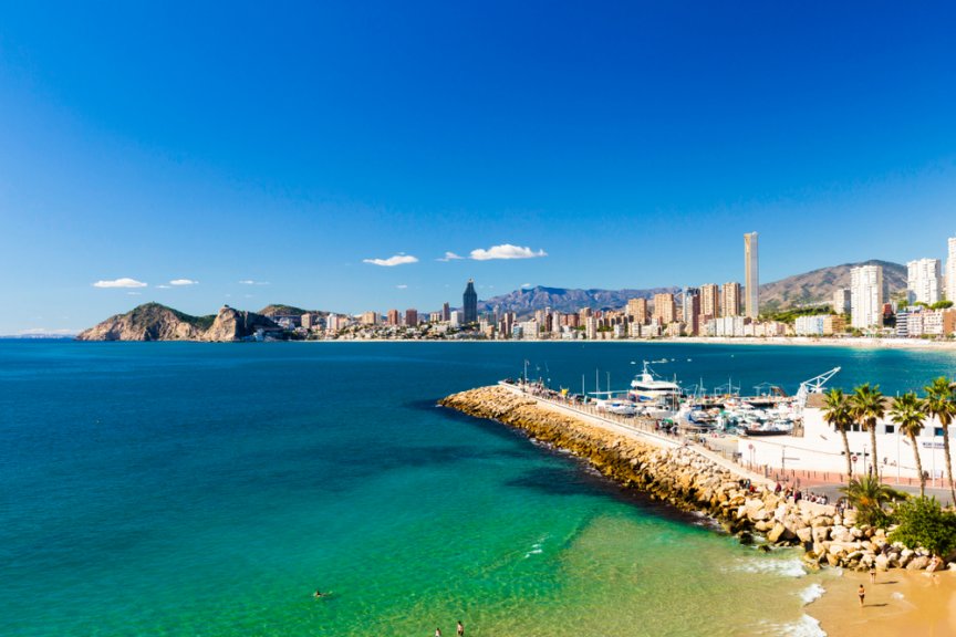 Sierra Cortina is an elite, closed-type urbanization located in the suburbs of Benidorm, at the foot of the mountain of the same name. The micro-distr...