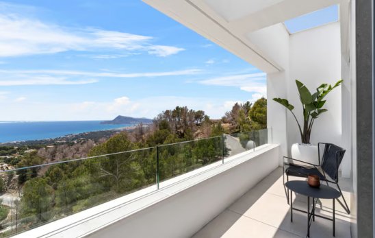 Modern 4-bedroom villa with sea views in Altea, Alicante