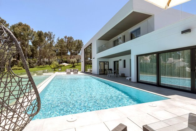 Luxury villa overlooking the sea in Sol de Mallorca — image 2