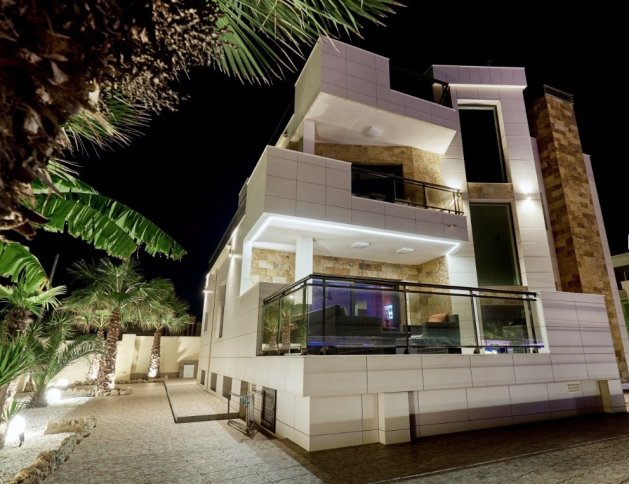 New villa in Alicante 50 meters from the sea — image 2