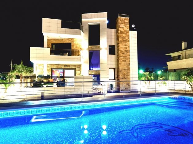 New villa in Alicante 50 meters from the sea — image 1