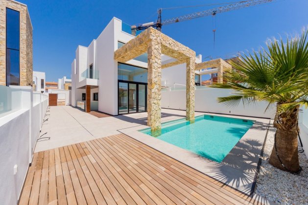 Villa at 700 m from the sea in Torrevieja — image 2