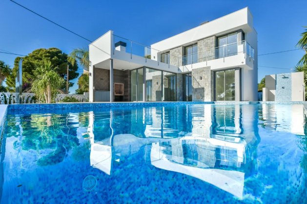 Villa at 900 meters from the beach in Torrevieja — image 1