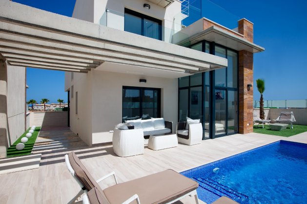 Villa at 1.4 km from the beach in Lomas de Cabo Roig, Alicante — image 1