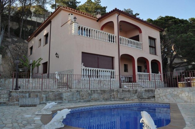 Villa in Lloret de Mar — image 1