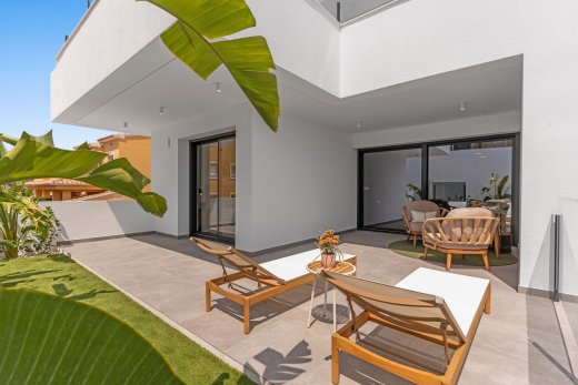 Two-bedroom apartment with garden in Cumbre del Sol