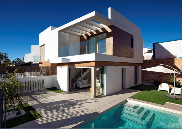 New villa in Villamartin near the sea — image 1