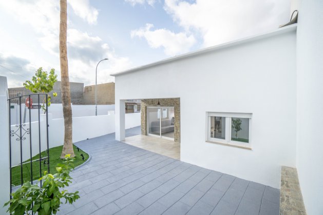Villa en Torre de la Horadada, Orihuela-Costa a 100 metros del mar — фото 1
