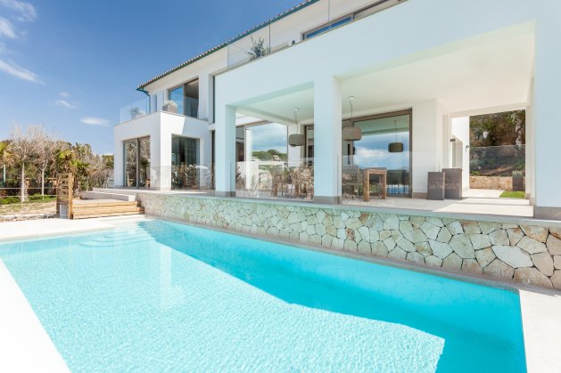 Villa on the seafront in Santa Ponsa, Mallorca — image 1