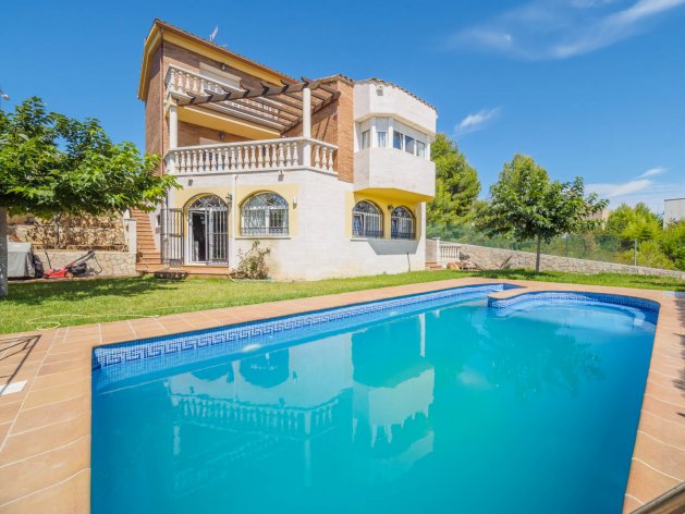 Villa with sea views in Calafell, Catalunya — image 1