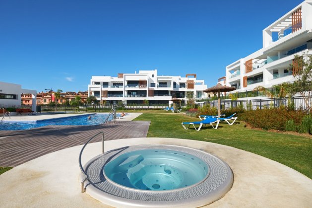 Apartments with sea view in New Golden Mile, Estepona — image 2